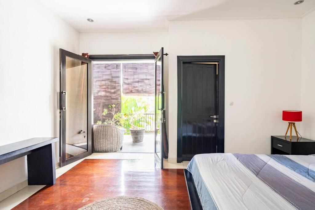 Villa Lingkar 89A Canggu Eksteriør billede